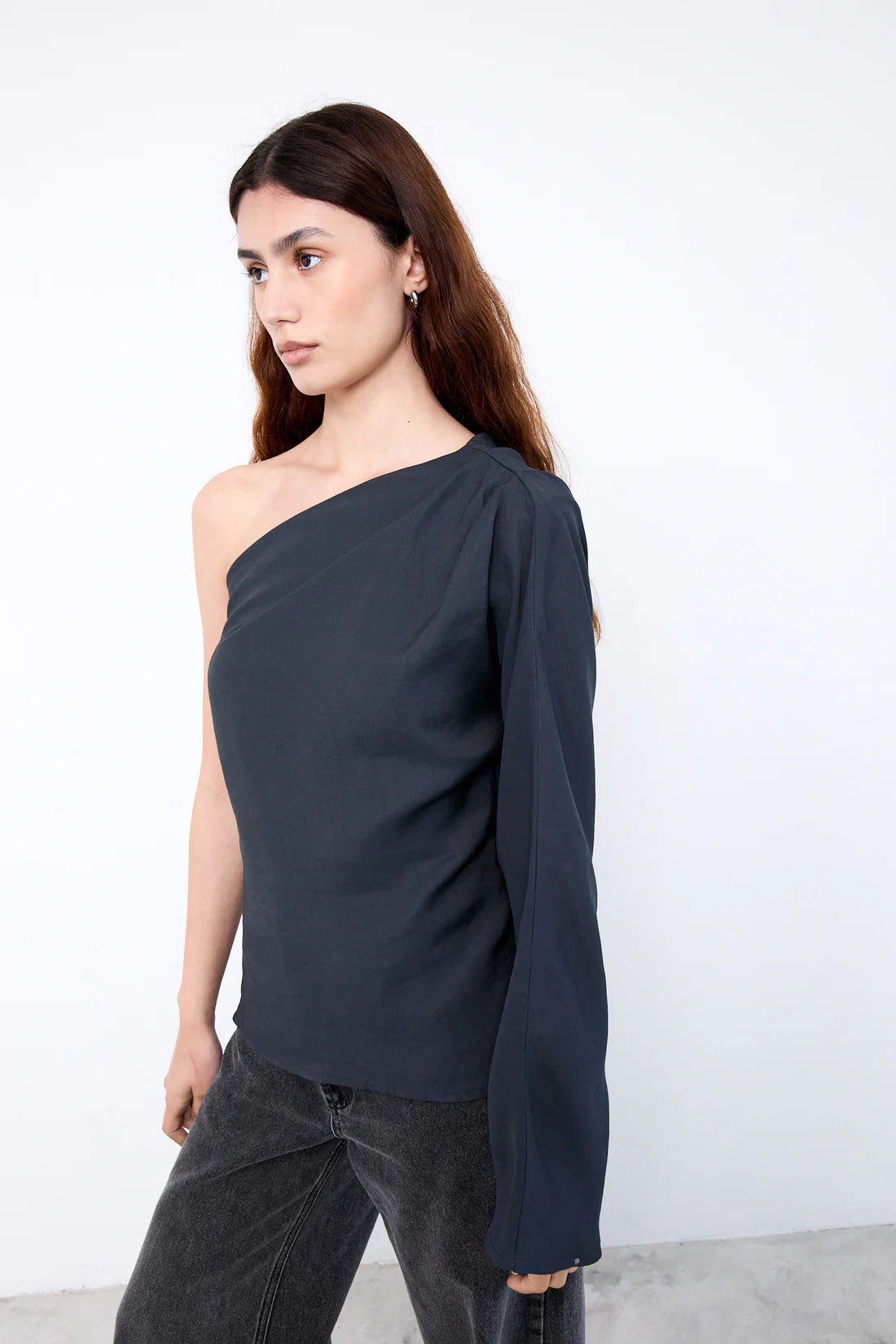 JACQUELINE One shoulder blouse Black
