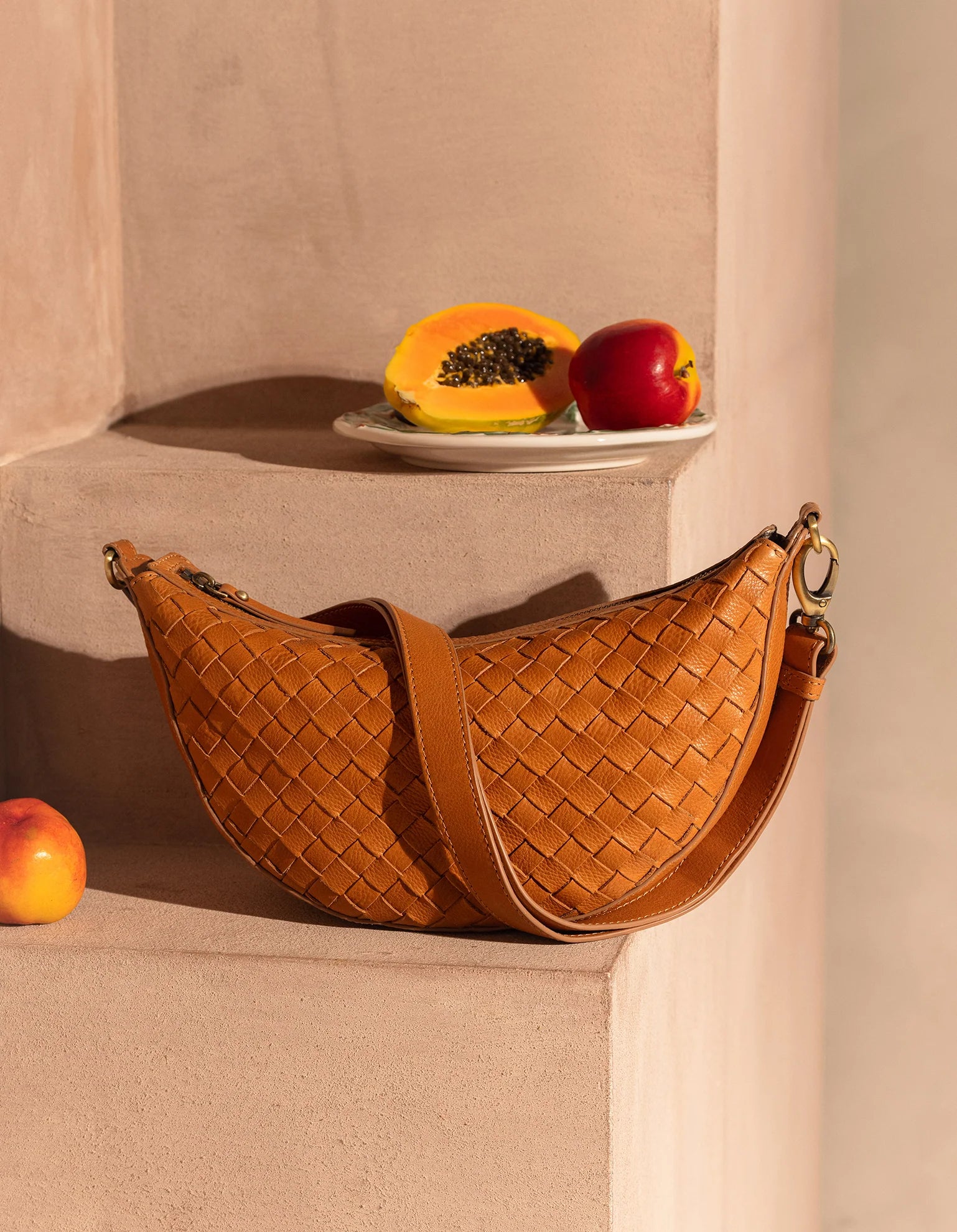 LEO Wild Oak woven soft grain leather
