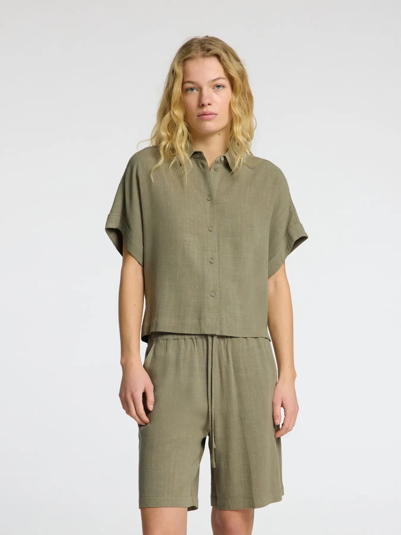 SLFVIVA SS Cropped sun shirt Vetiver