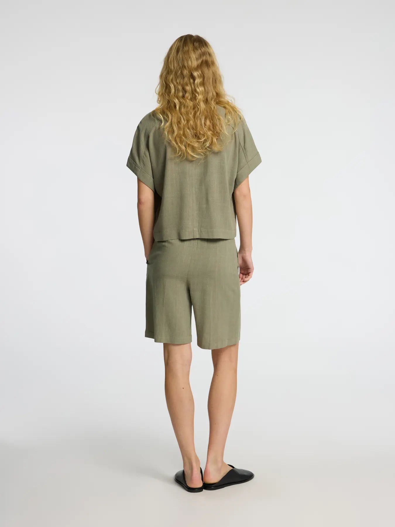 SLFVIVA SS Cropped sun shirt Vetiver