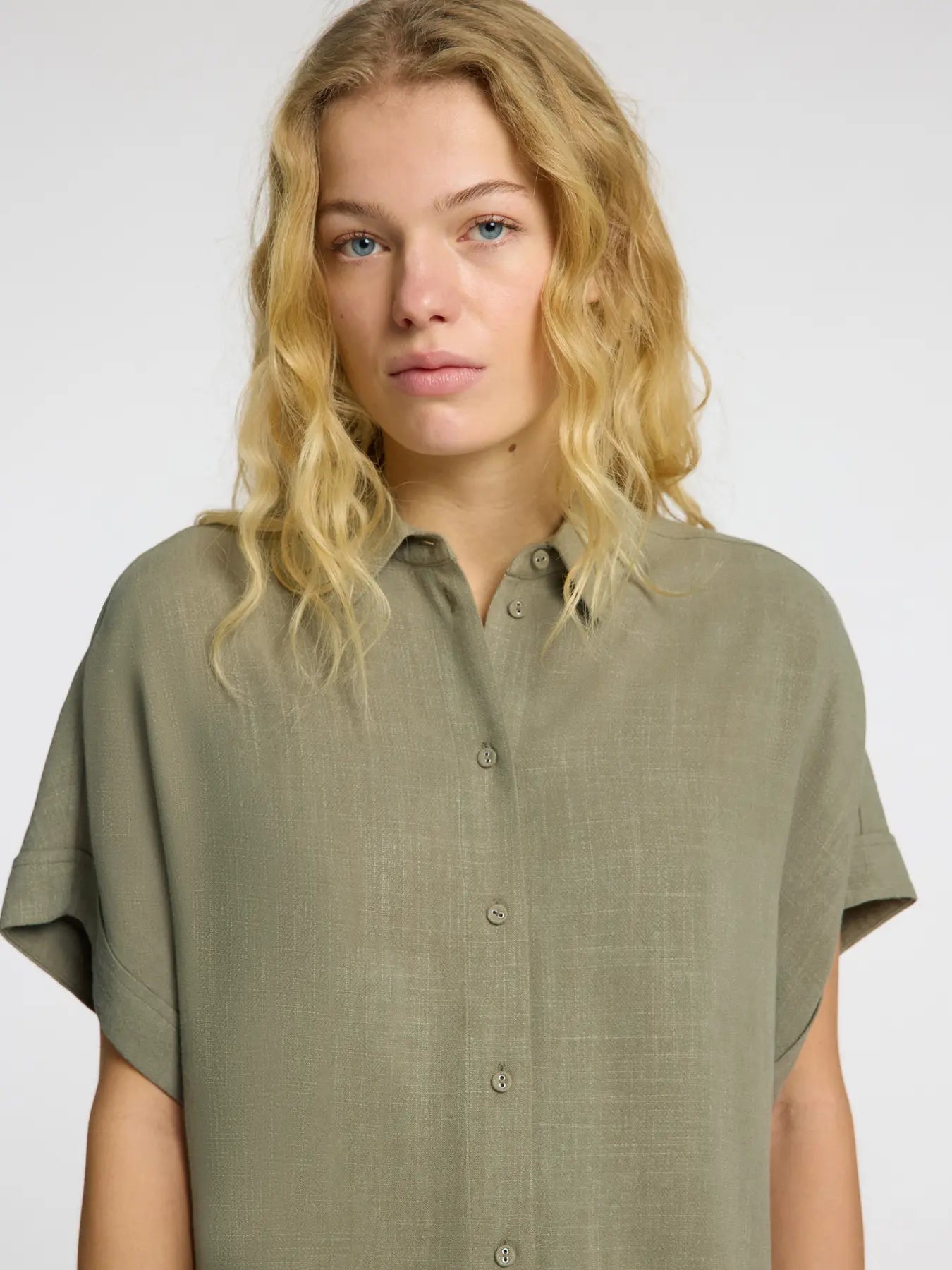 SLFVIVA SS Cropped sun shirt Vetiver