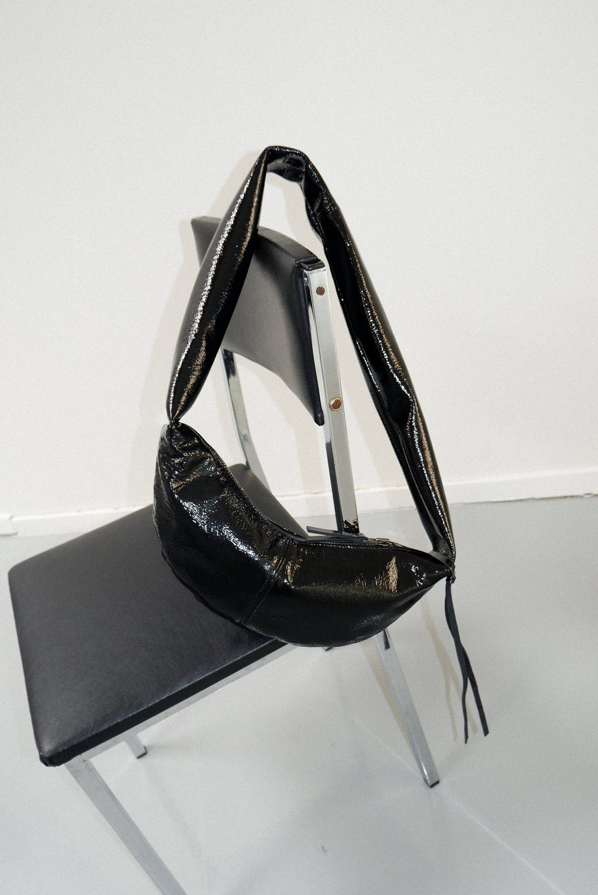 BANANA Bag XS - Crushed Patent Black