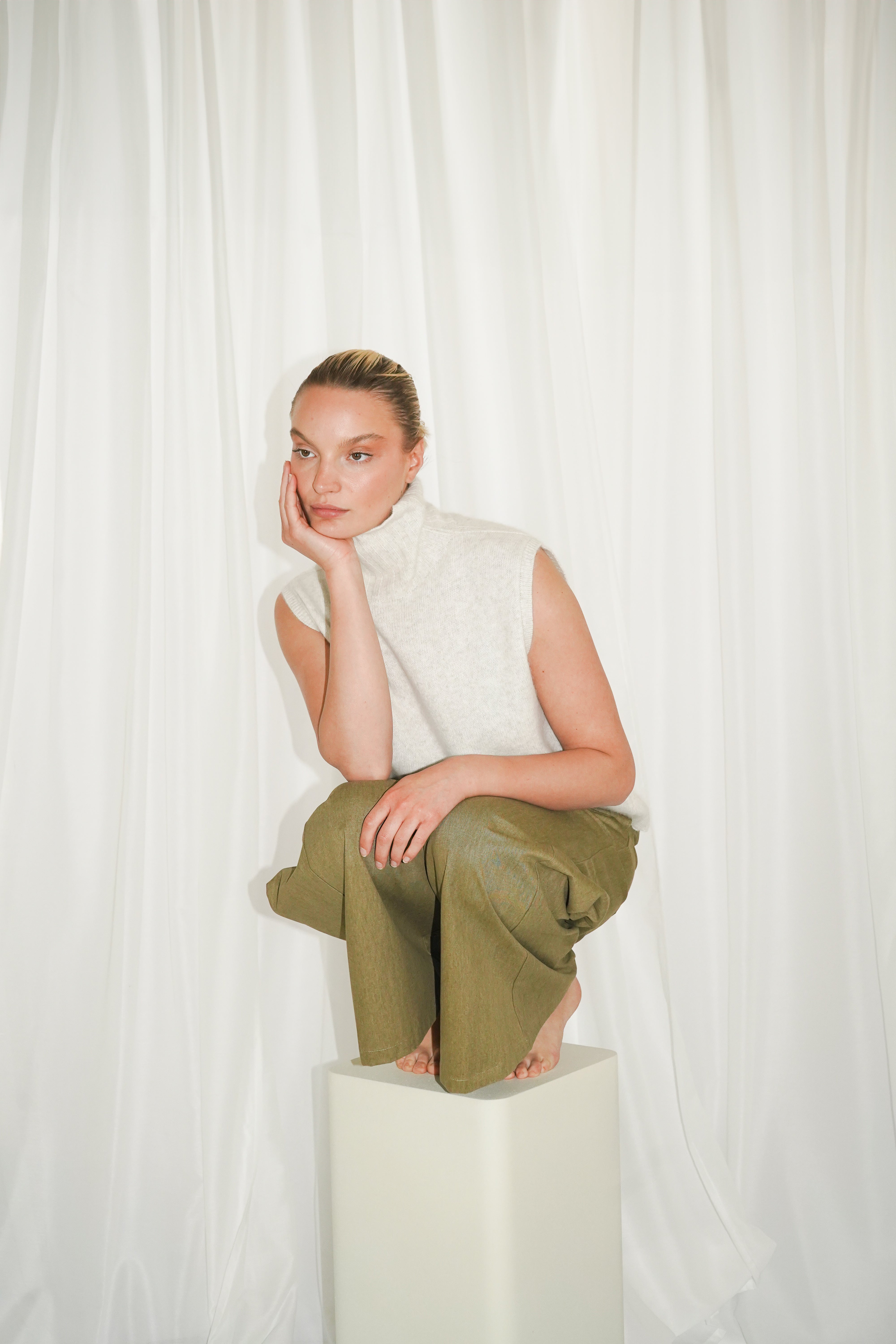 FORT COLLINS Sleeveless turtleneck pull Offwhite