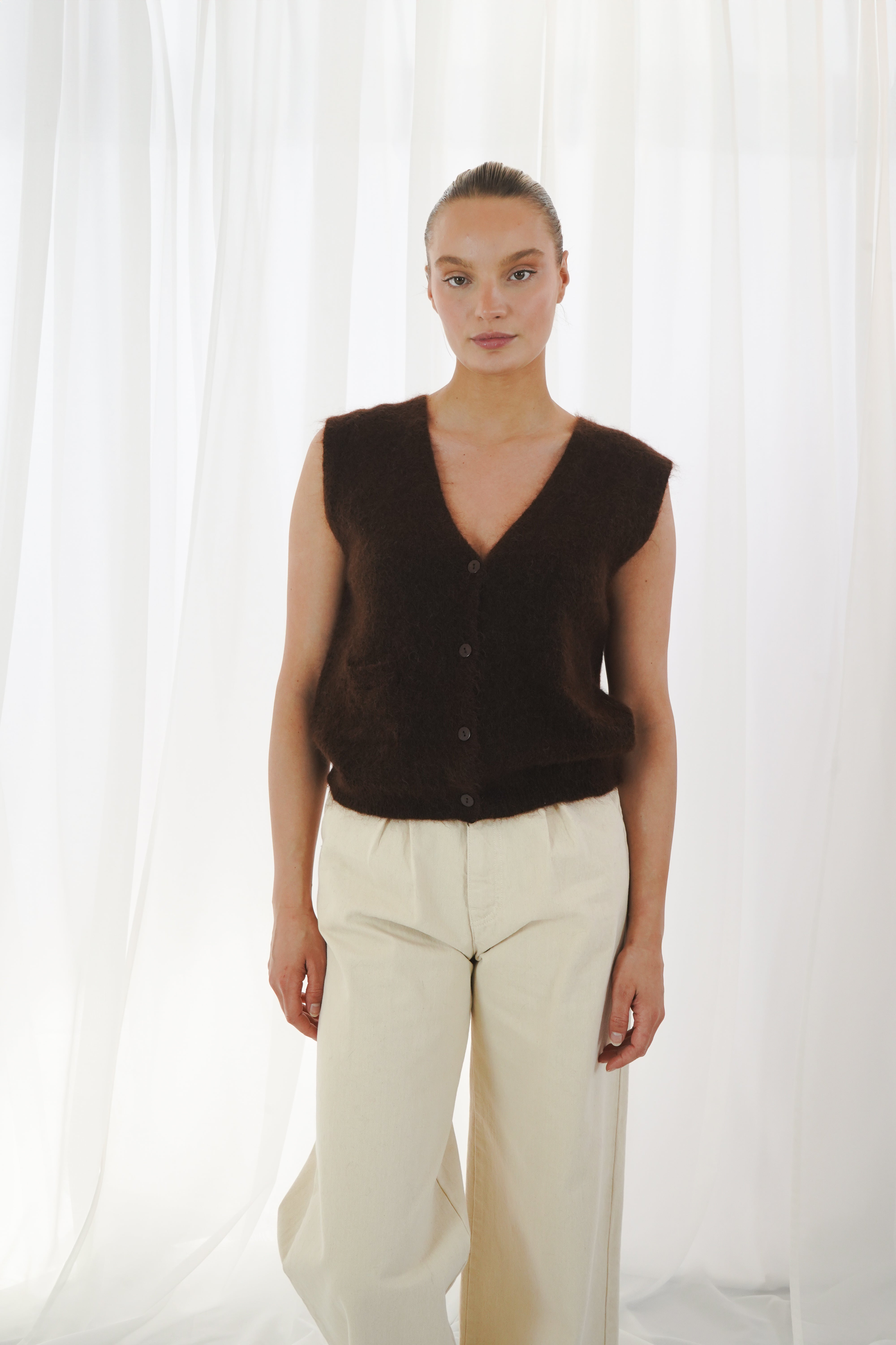 CASTLEROCK Sleeveless buttoned cardigan Chocolate