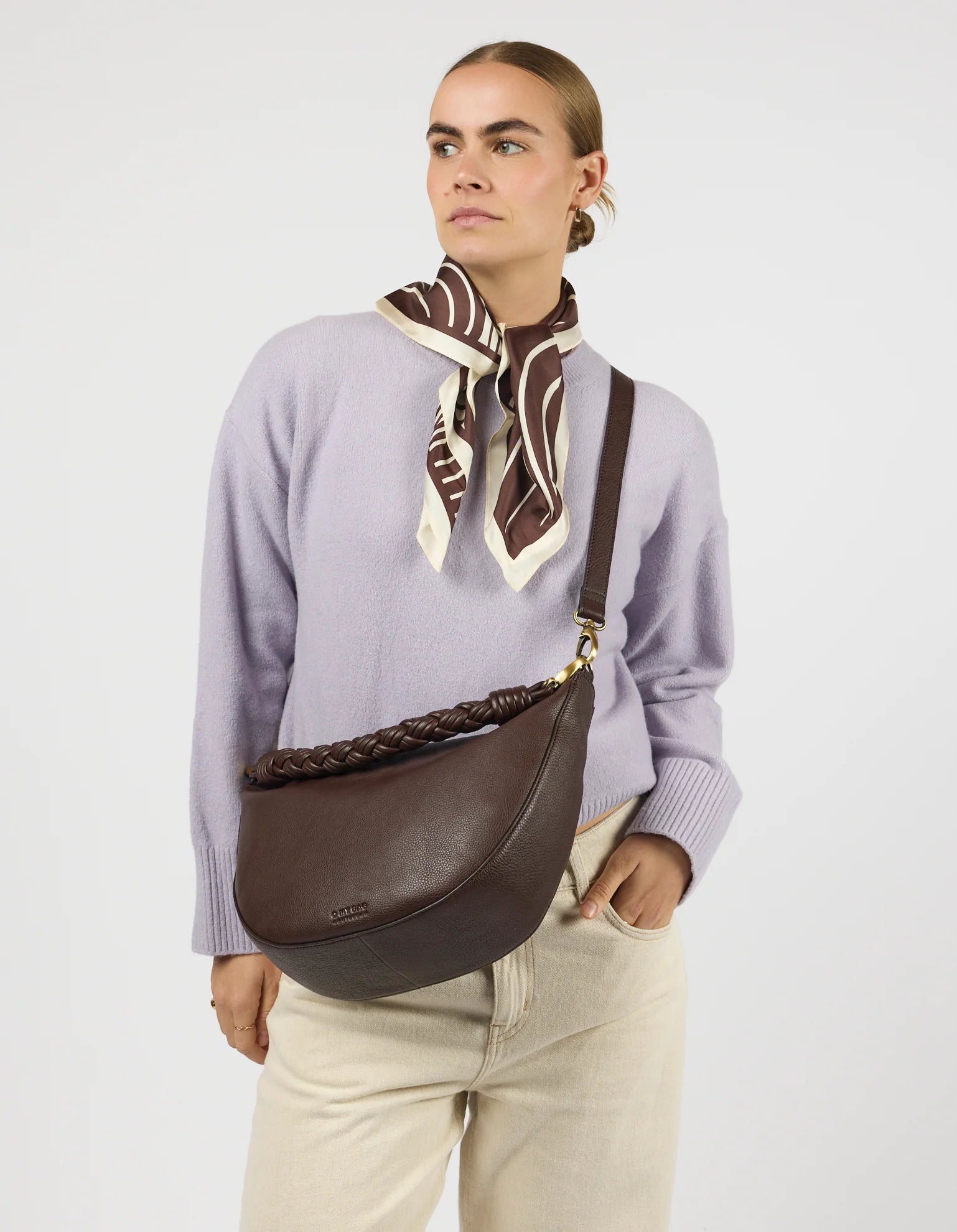 LEO MAXI twisted handle CHOCOLATE