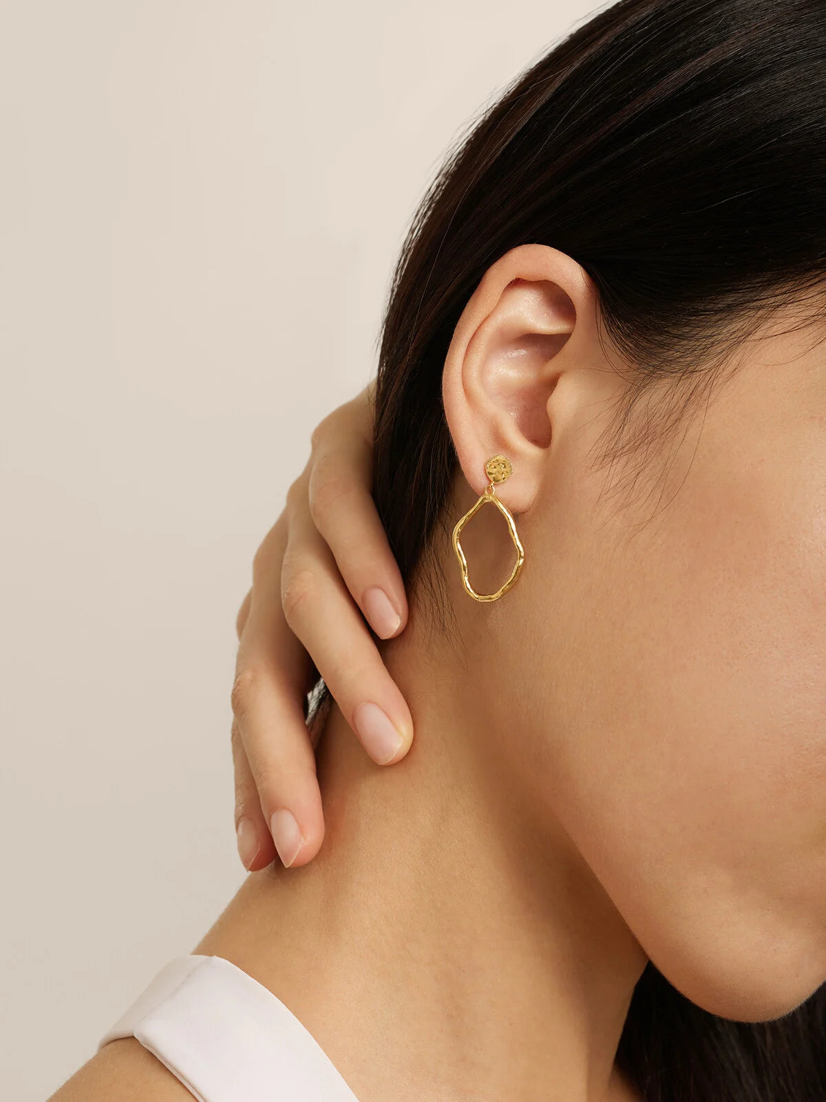 CORINE Flowy Small Earrings Gold