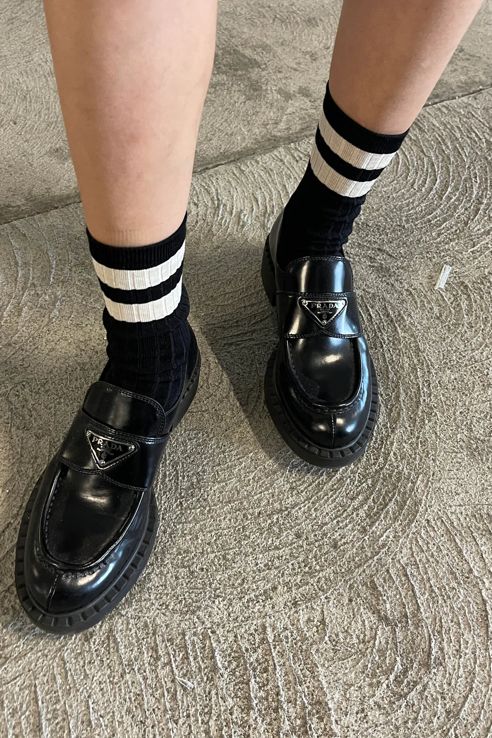HER VARSITY socks BLACK