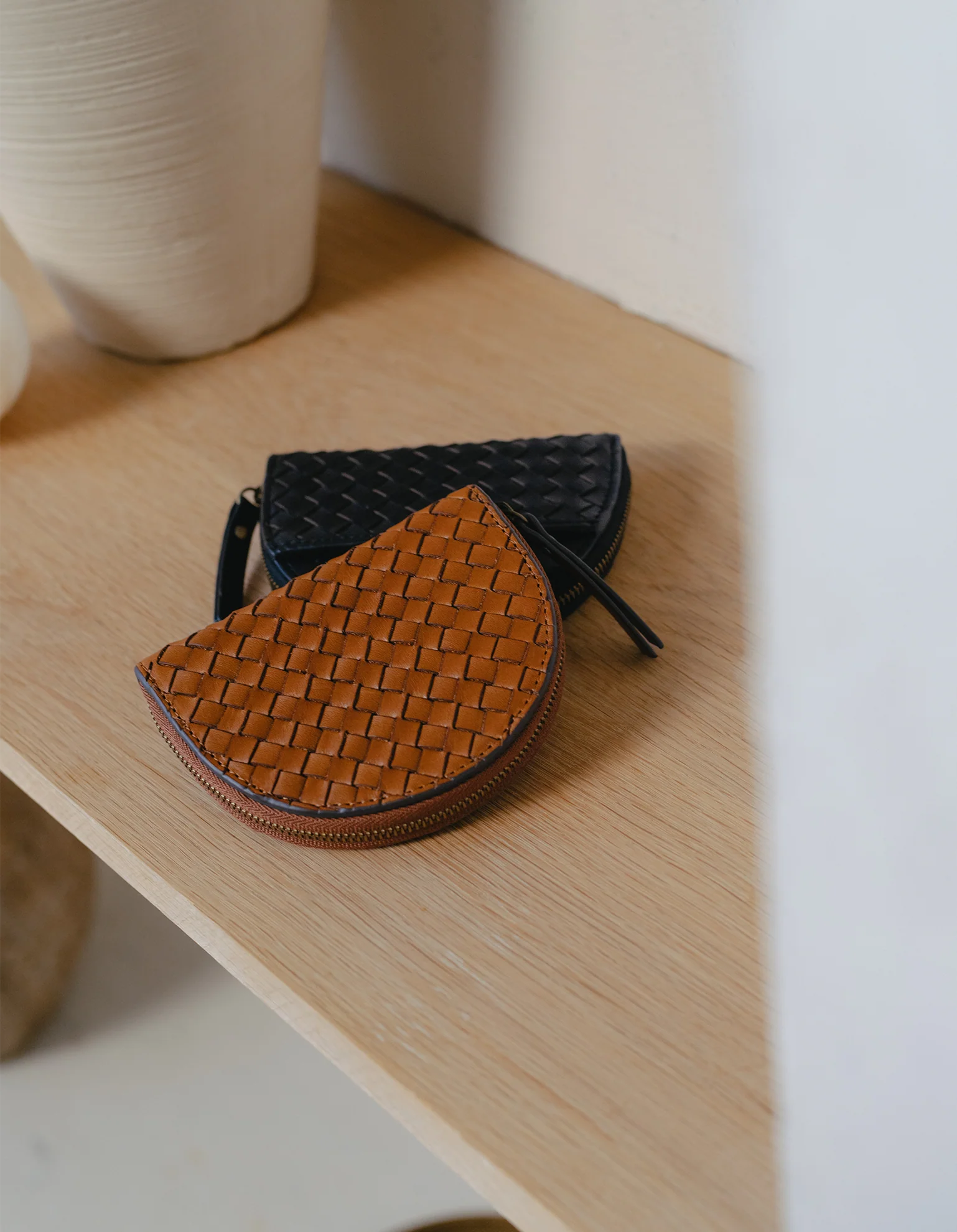 LAURA Coin purse woven classic leather