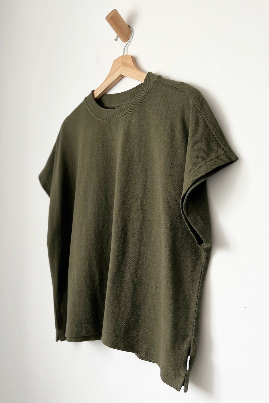 JEANNE Tee OLIVE
