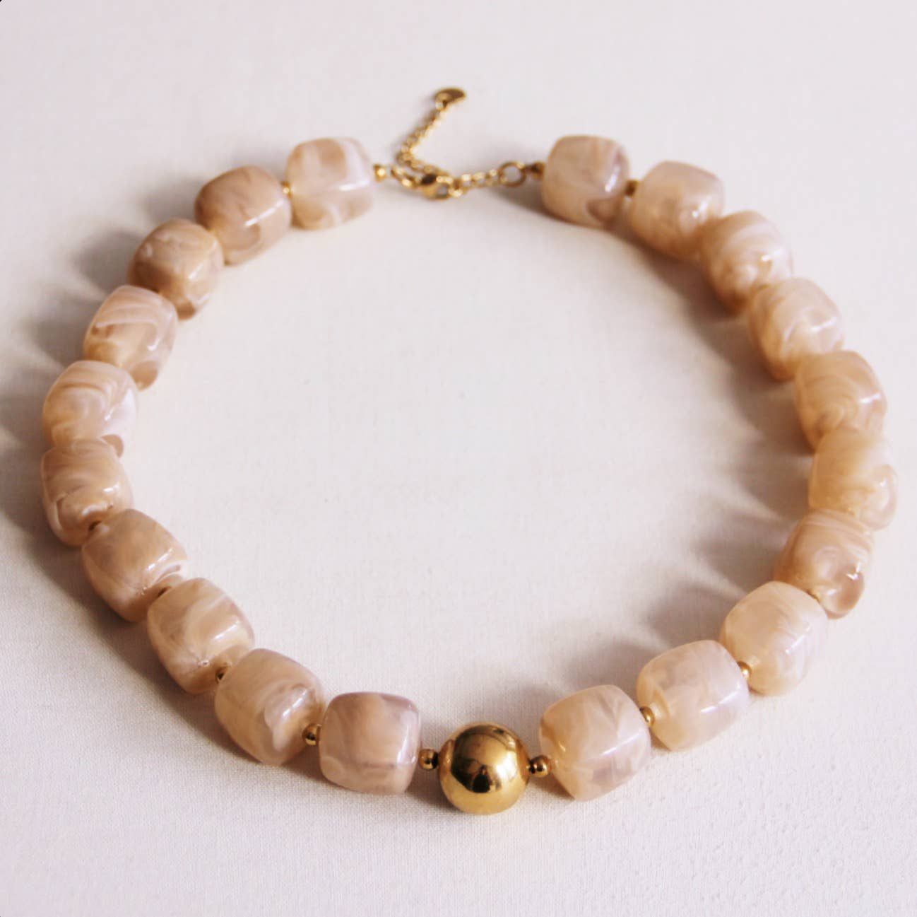 Square beaded necklace - beige