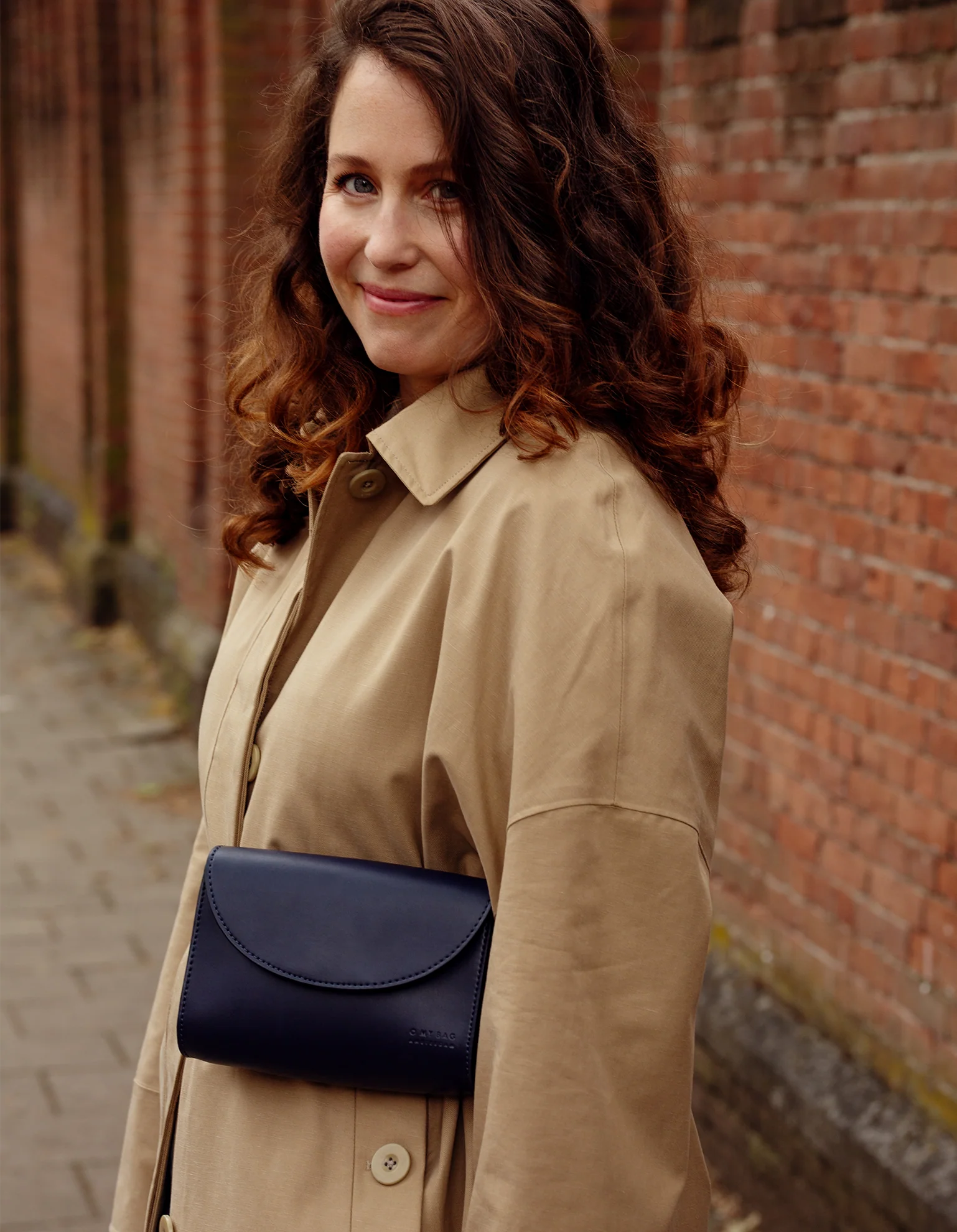 SANNE Belt bag NAVY Vegan uppeal
