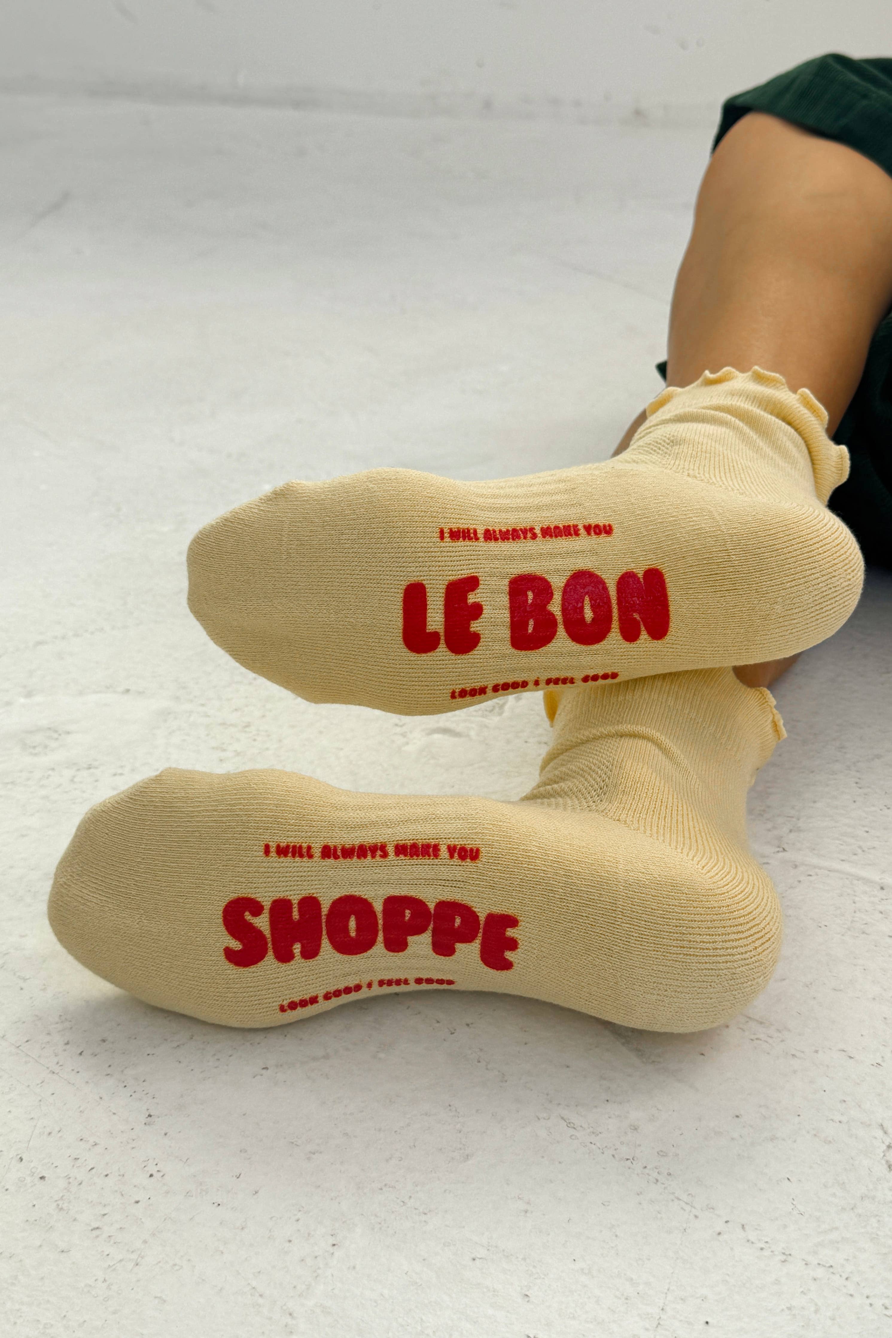 RUFFLED Hugger Crew Socks : BANANA CREAM / RED