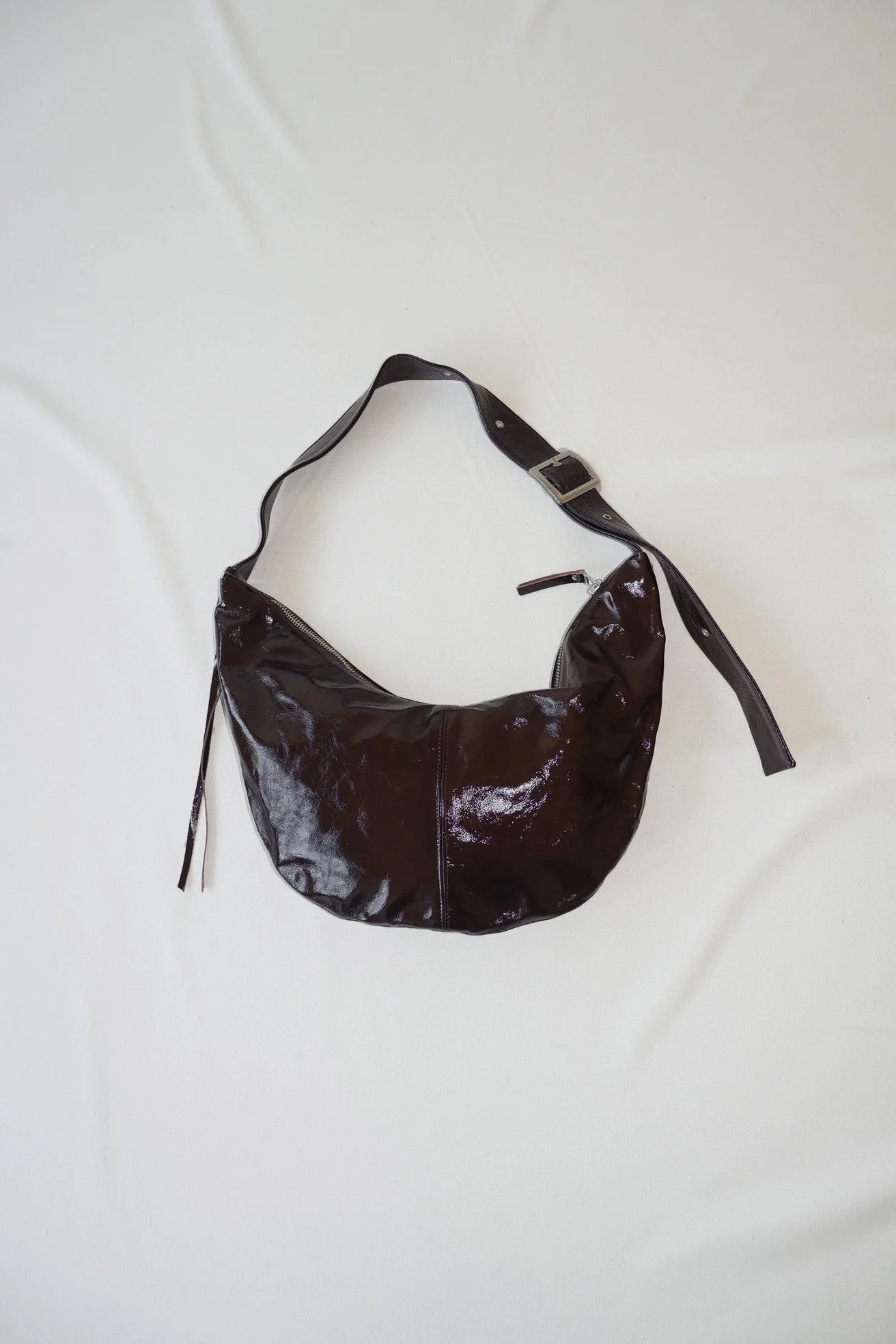 BUCKLE BANANA Bag XL - Crushed Patent Coffee