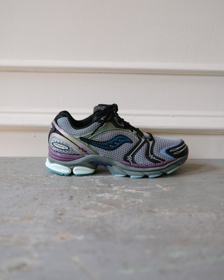 PROGRID Triumph 4 - NAVY/OLOGRAPHIC