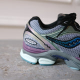 PROGRID Triumph 4 - NAVY/OLOGRAPHIC
