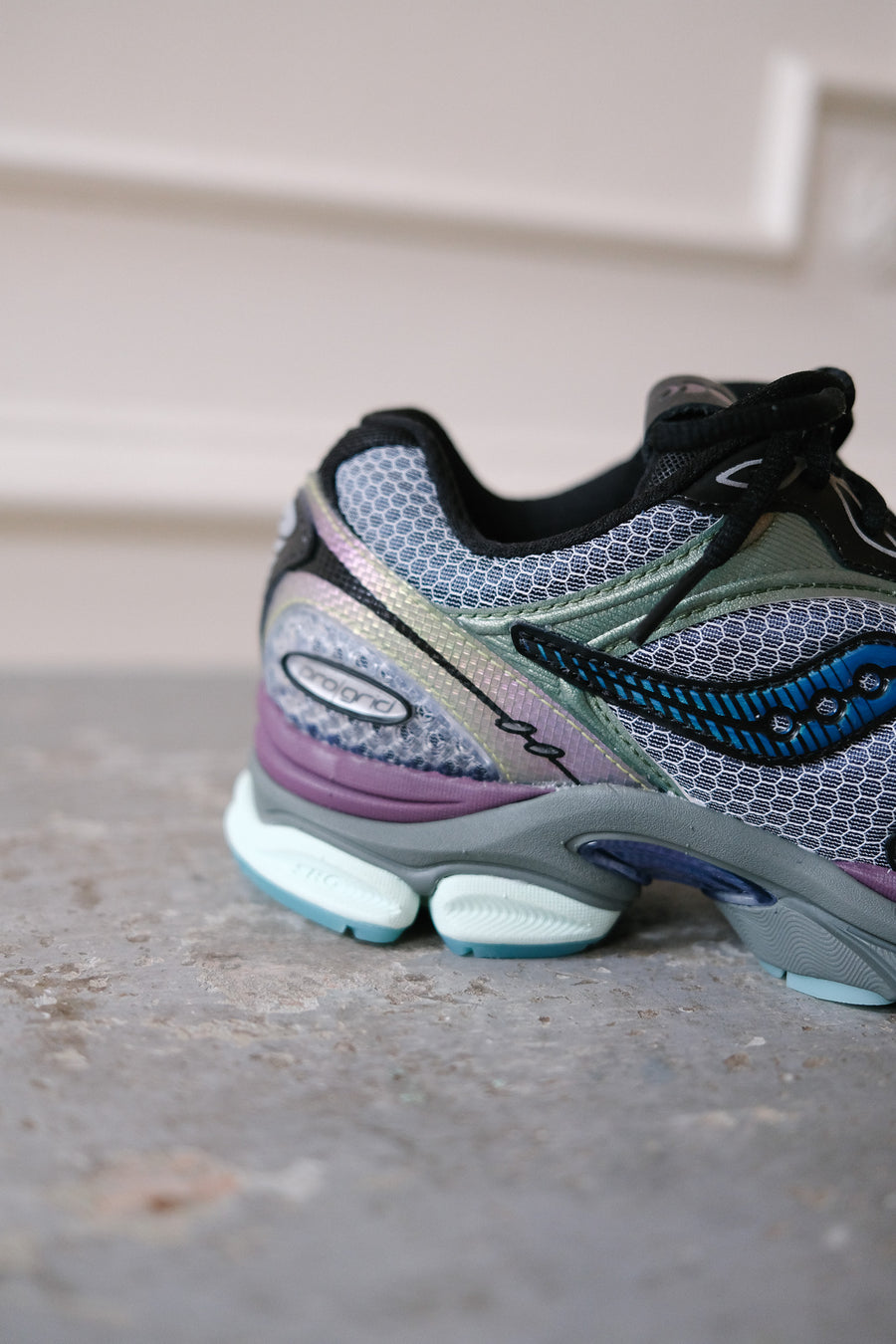 PROGRID Triumph 4 - NAVY/OLOGRAPHIC