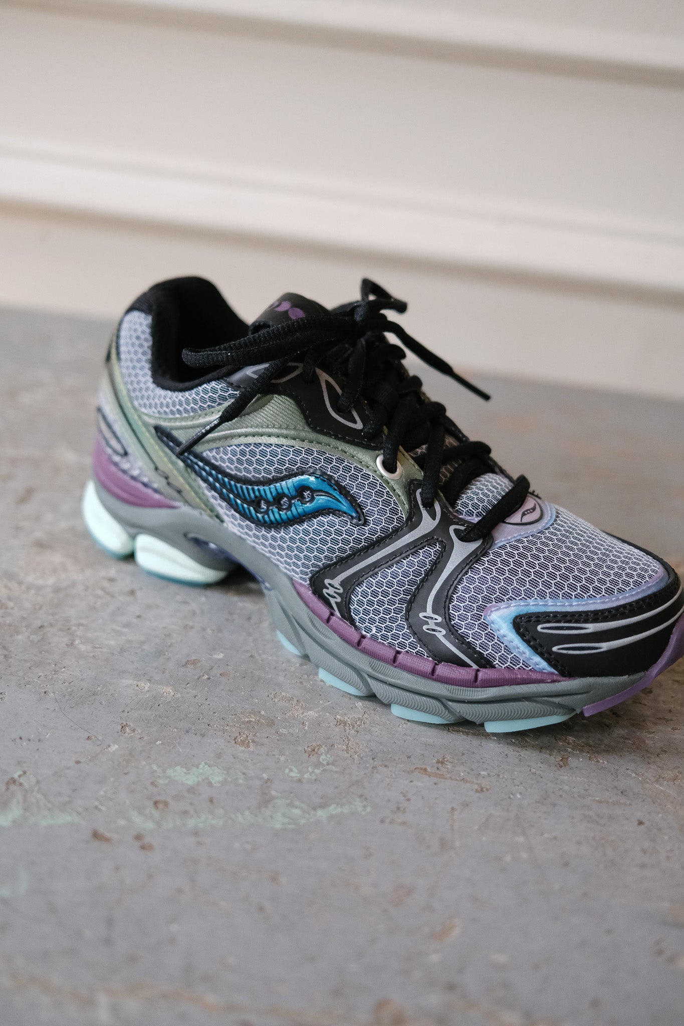 PROGRID Triumph 4 - NAVY/OLOGRAPHIC