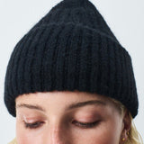 EAST Muts 22AH Black