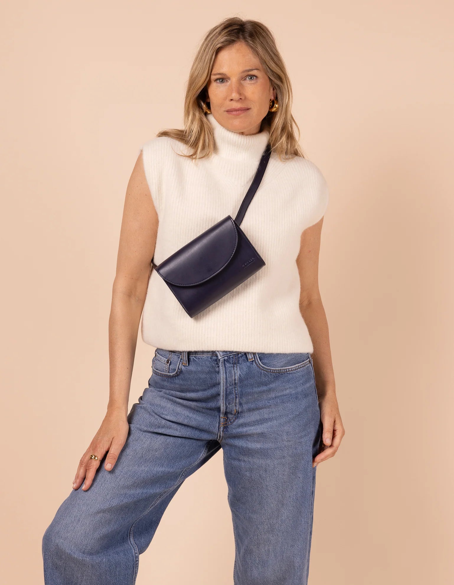 SANNE Belt bag NAVY Vegan uppeal