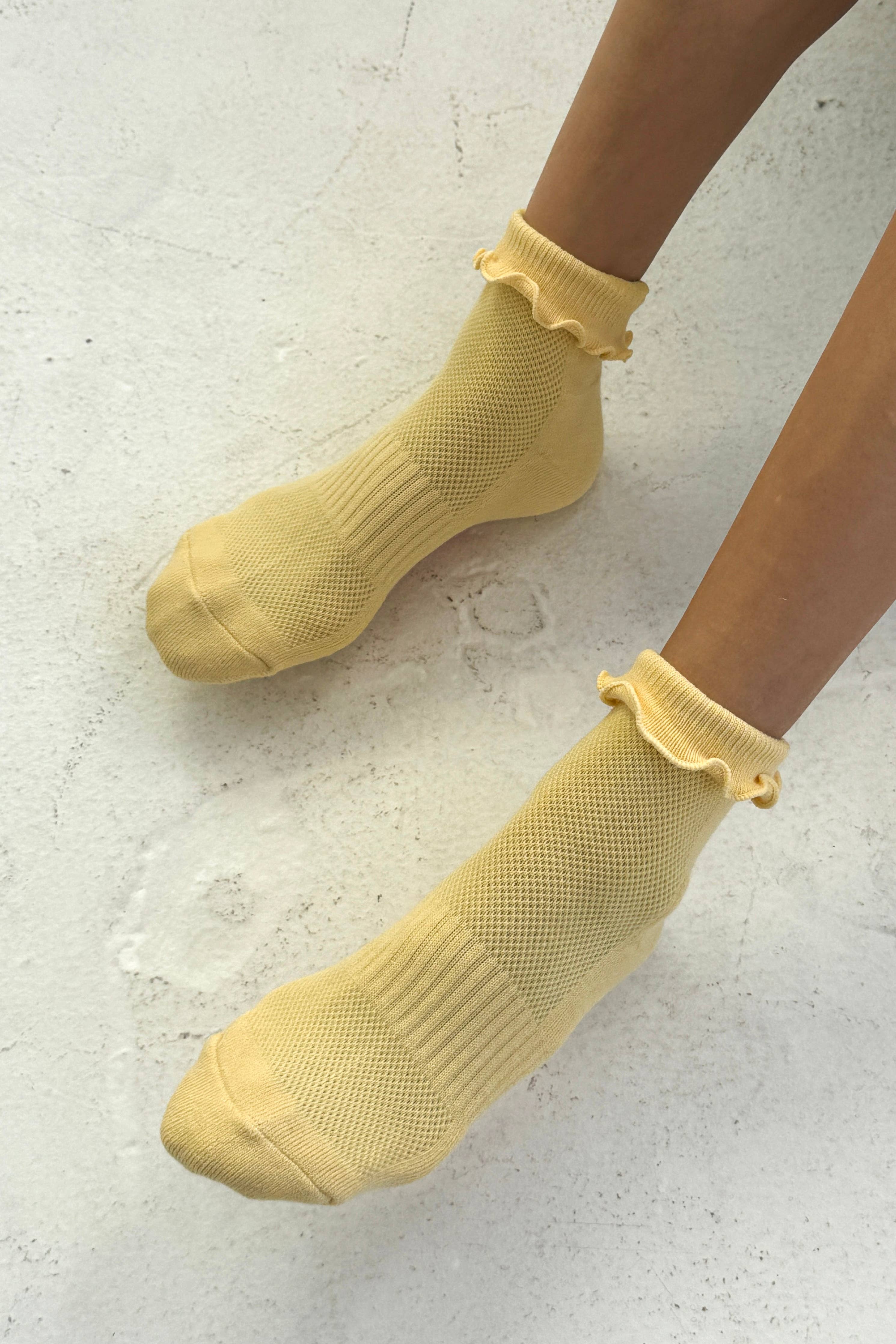 RUFFLED Hugger Crew Socks : BANANA CREAM / RED