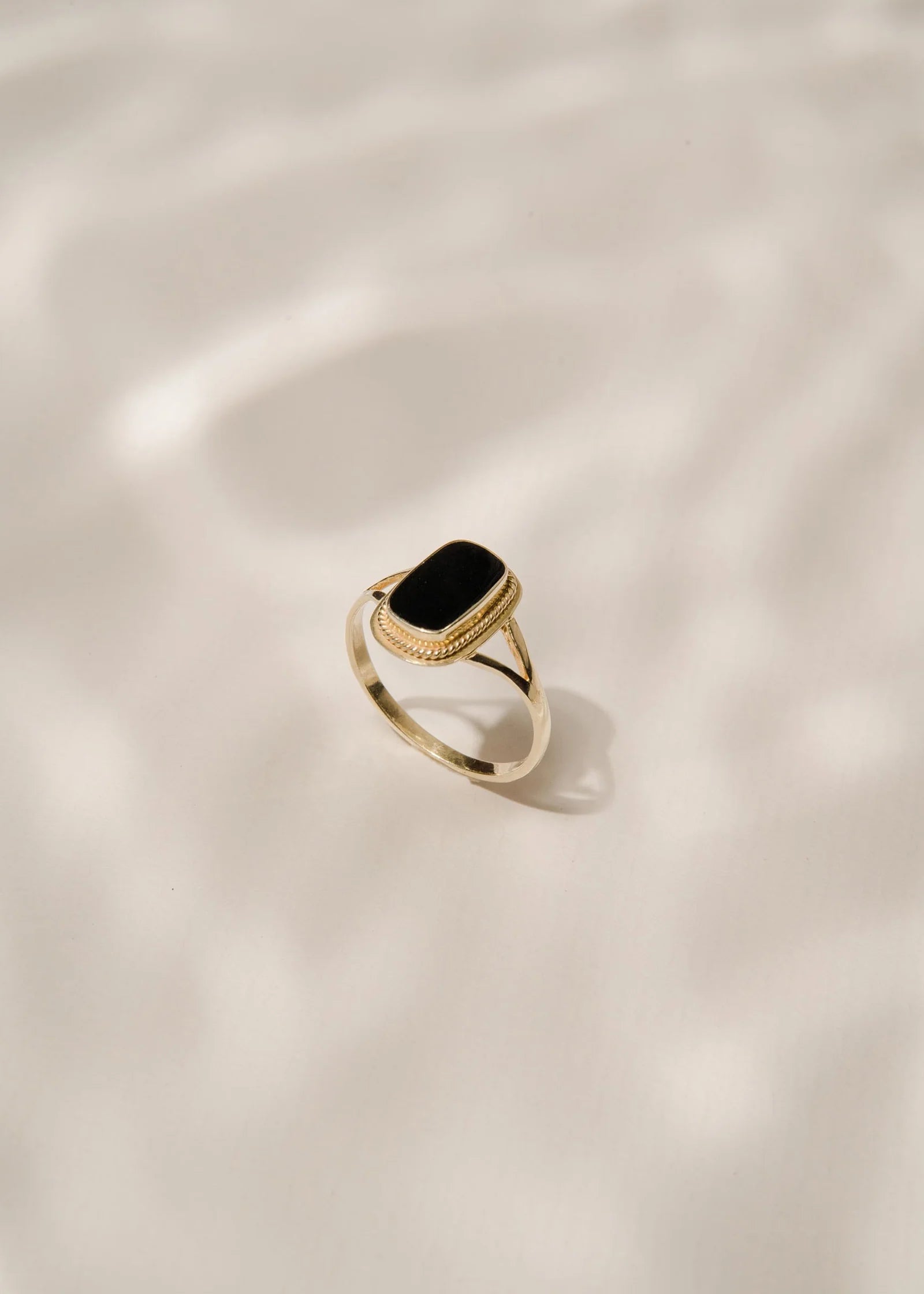 Square Souvenir Ring BLACK GP