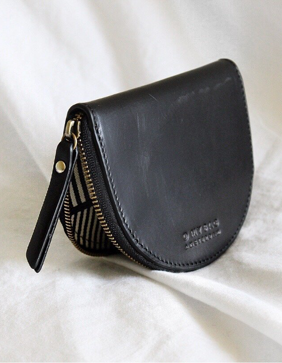 LAURA'S purse⎜Black classic leather