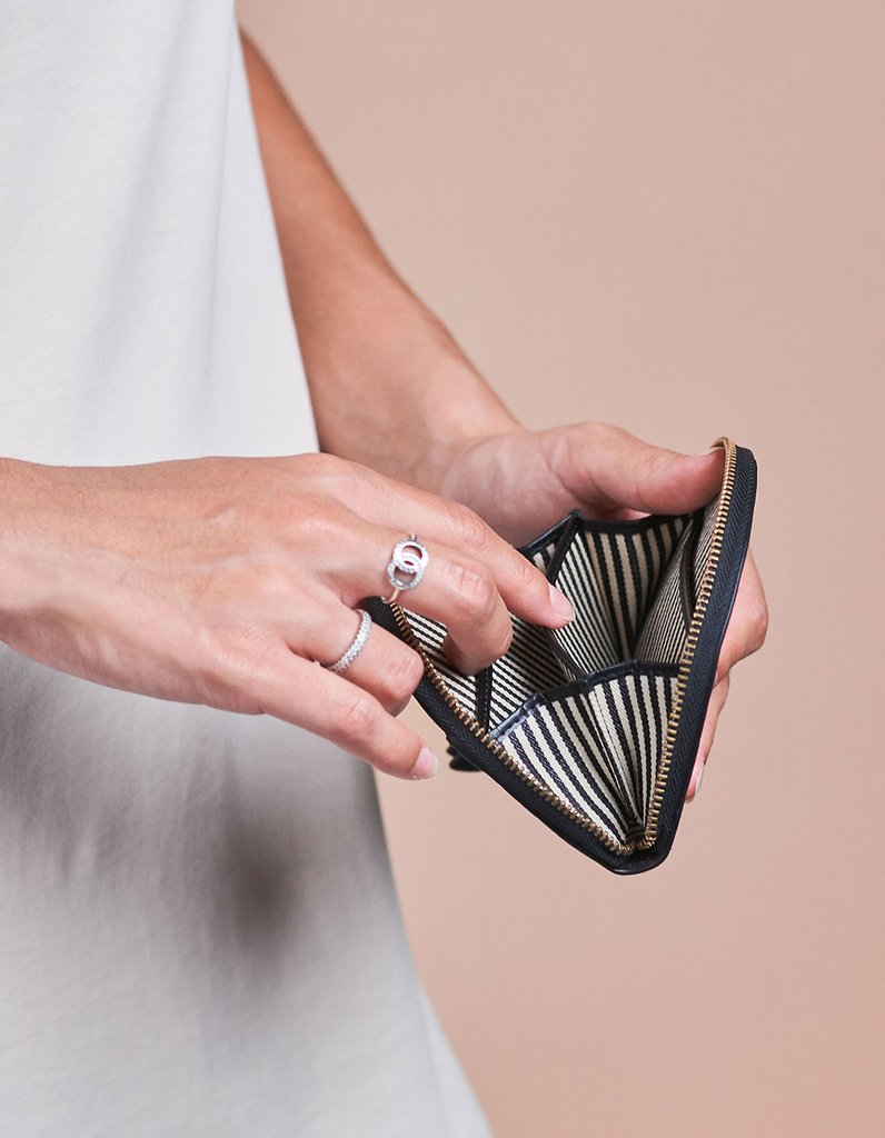 LAURA'S purse⎜Black Croco